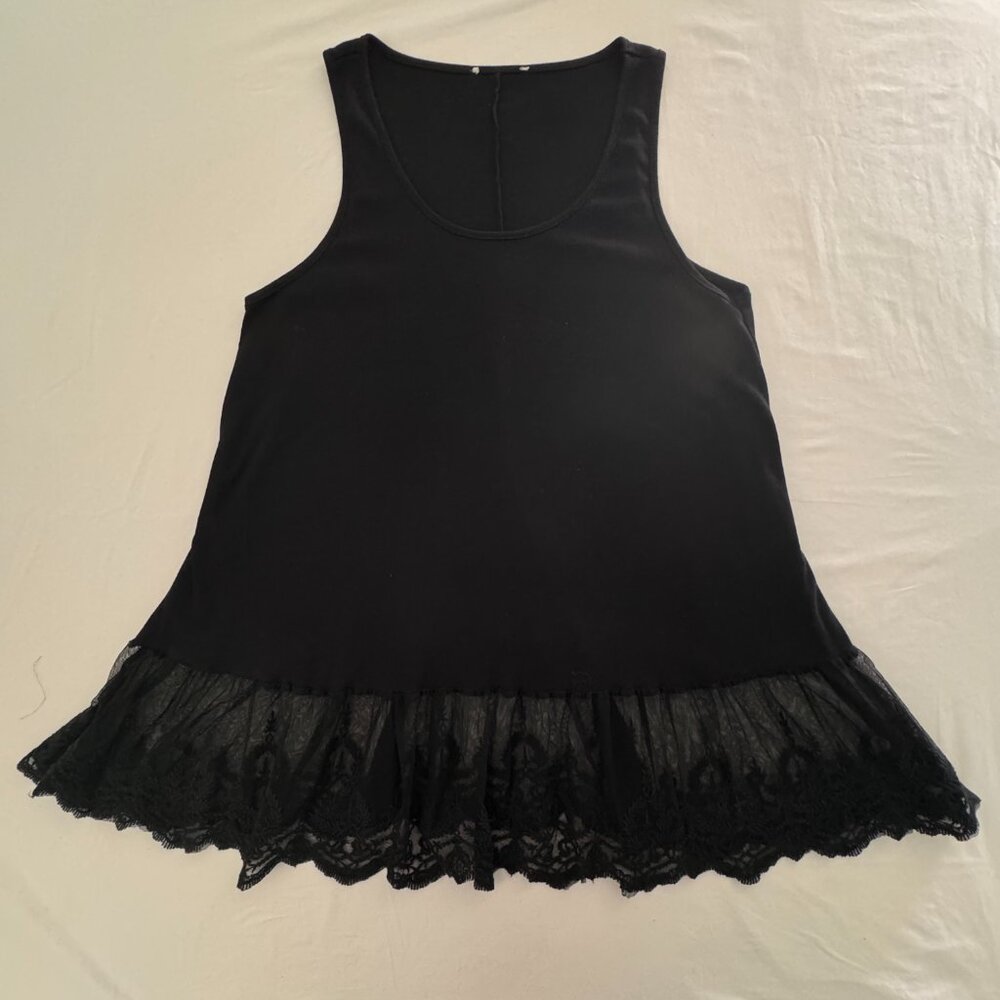 Sleeveless Lace-Hem Layering Top – Size 2XL - HS0196